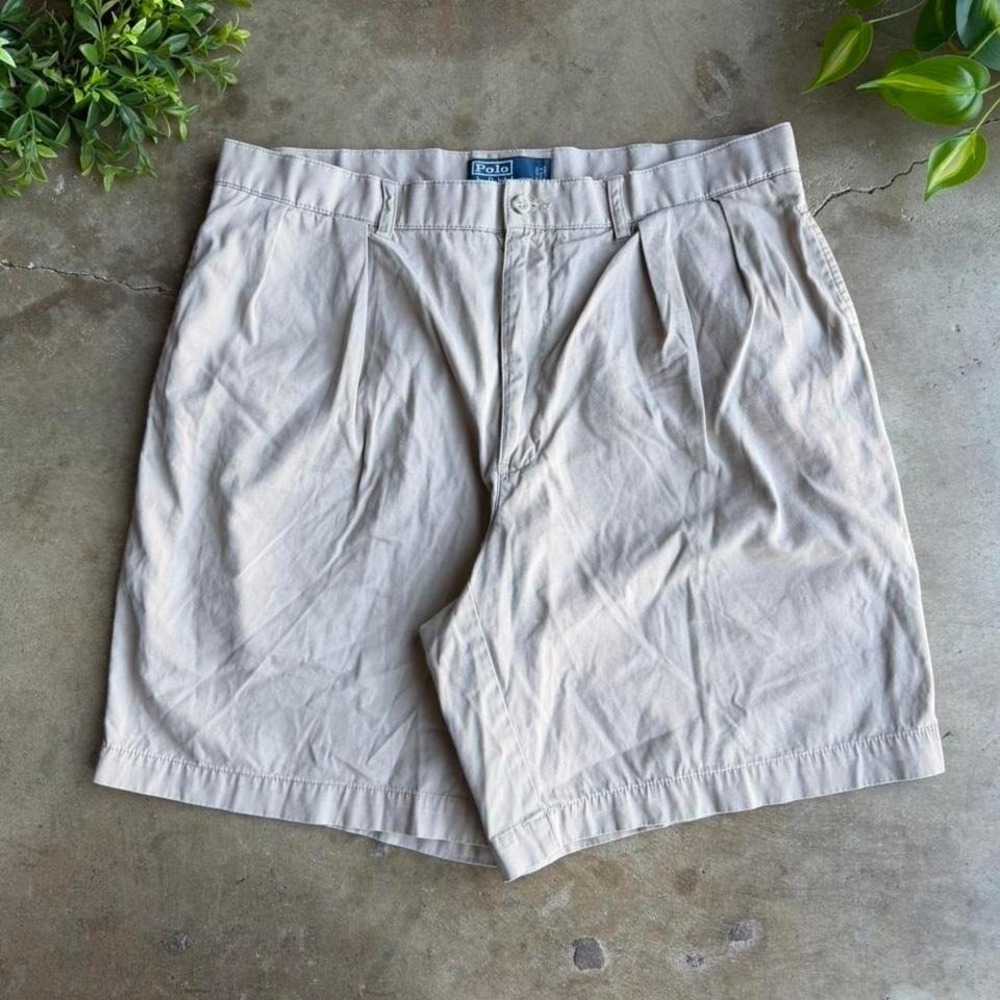 Vintage 90s Ralph Lauren cream pleated chinoshorts size 35x9